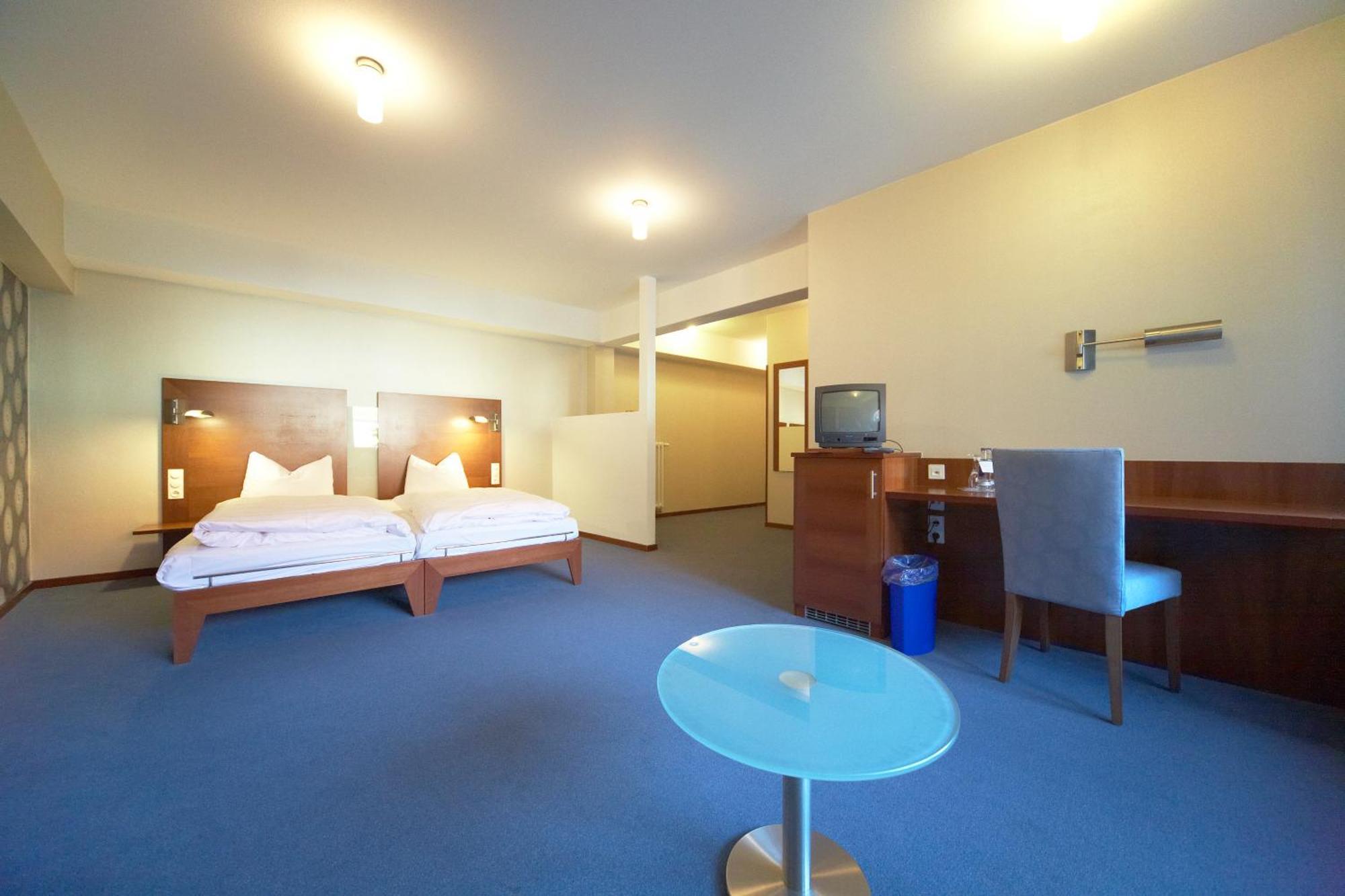 Landhotel Zum Schwanen Mit Restaurant Mona Liza Osthofen 外观 照片