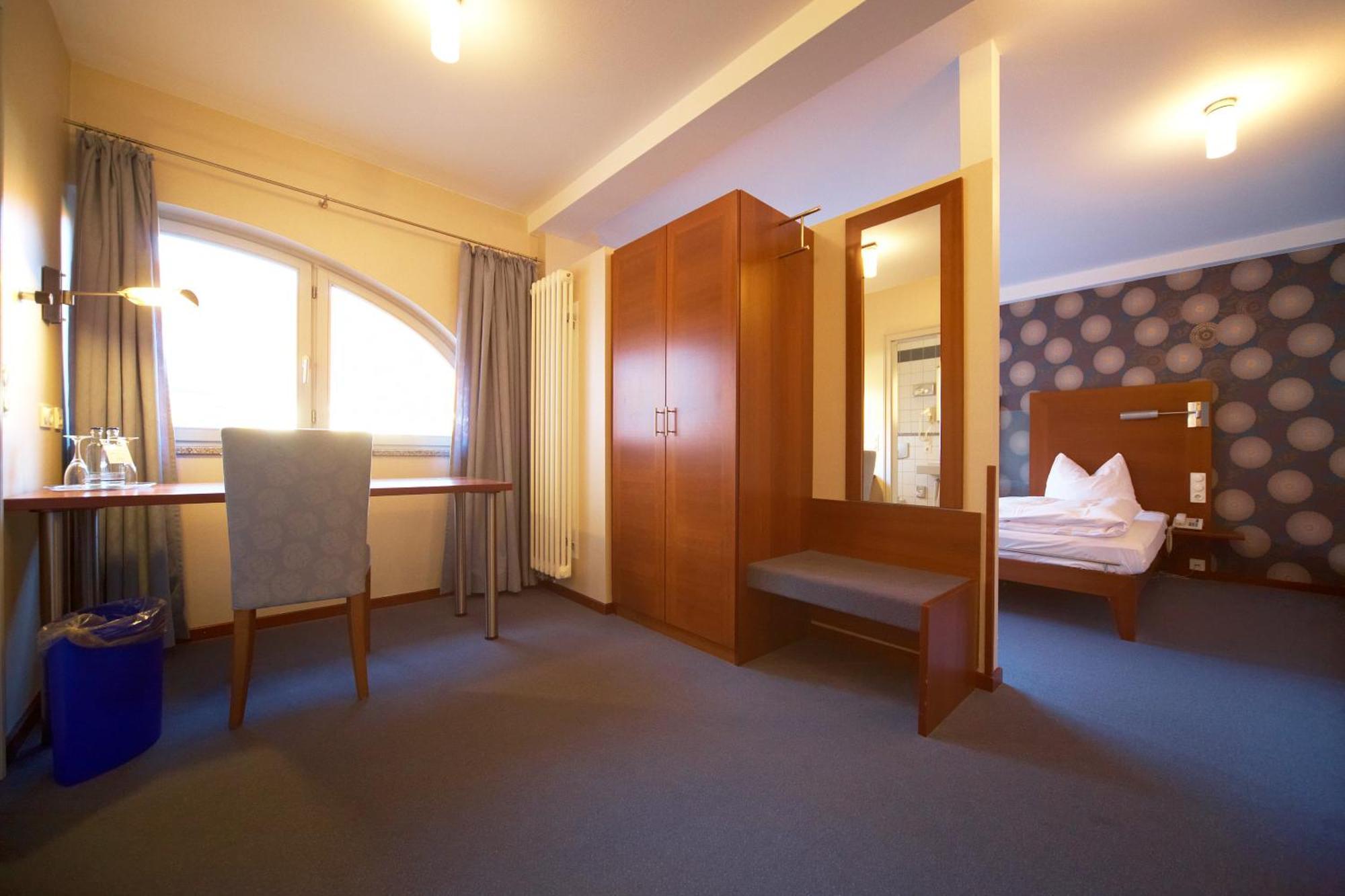 Landhotel Zum Schwanen Mit Restaurant Mona Liza Osthofen 外观 照片