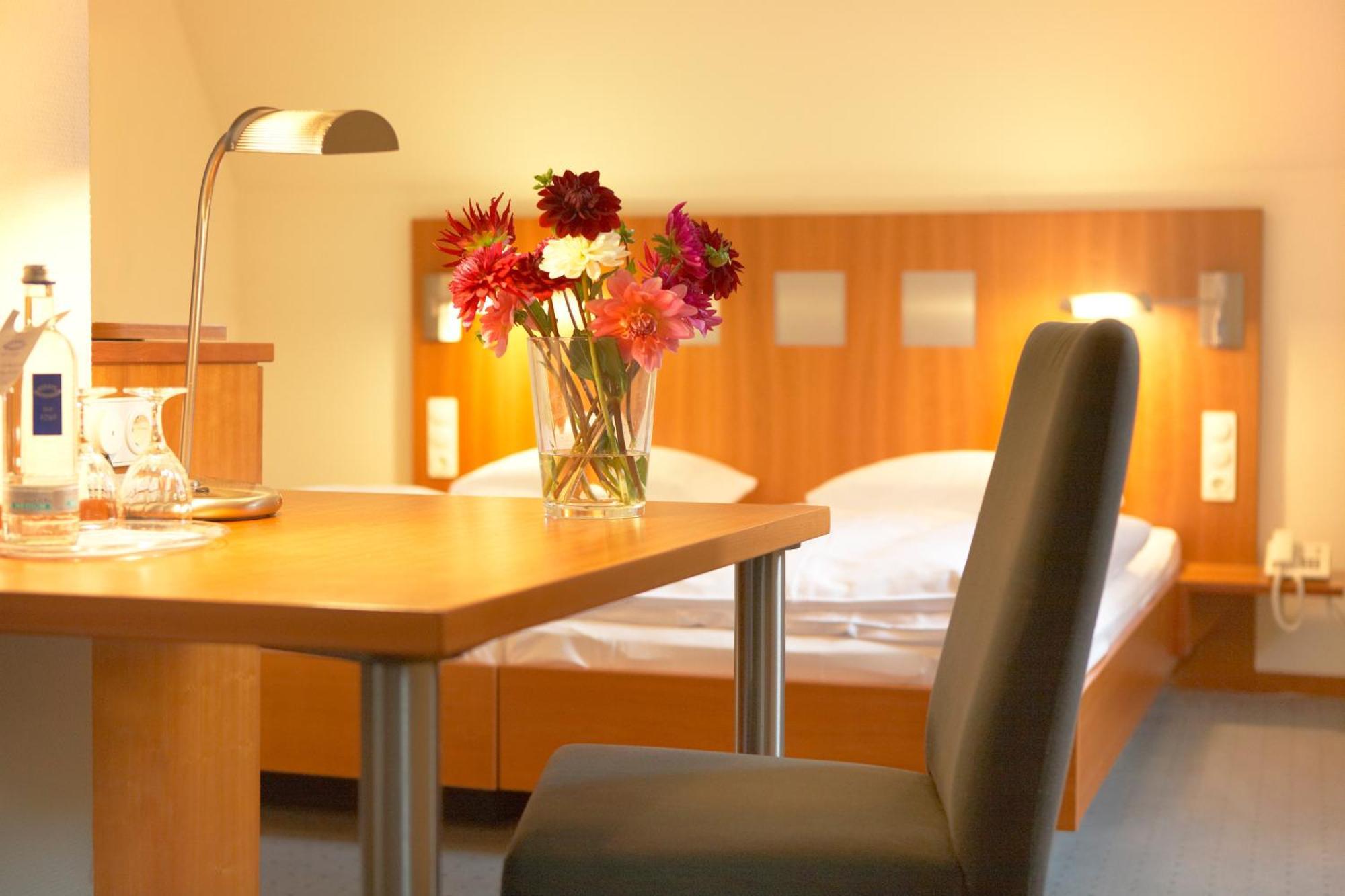 Landhotel Zum Schwanen Mit Restaurant Mona Liza Osthofen 外观 照片