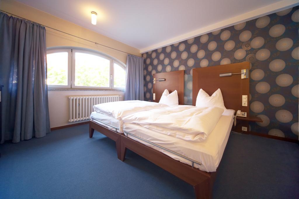 Landhotel Zum Schwanen Mit Restaurant Mona Liza Osthofen 外观 照片