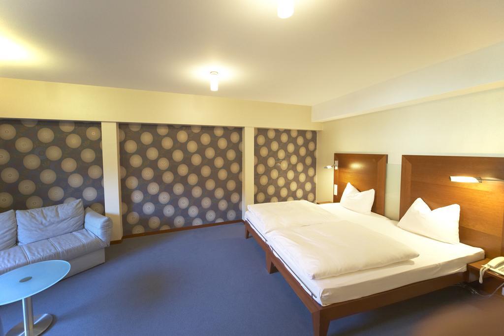 Landhotel Zum Schwanen Mit Restaurant Mona Liza Osthofen 外观 照片